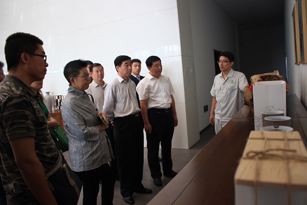 “第四届友好商会辽宁行”成员来溪调研药都发展情况