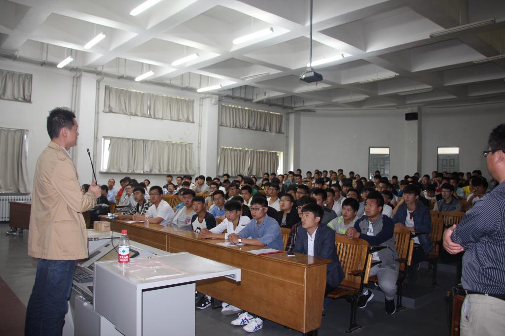 辽宁科技学院举办2016届毕业生首场大型校园双选会