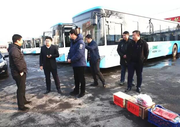 高新区领导走访慰问一线干部职工