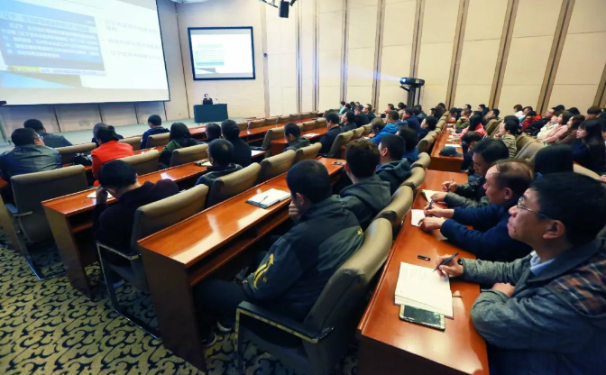提升公职人员职业形象 助力药都营商环境建设 高新区“新时代学习大讲堂”第三期开讲